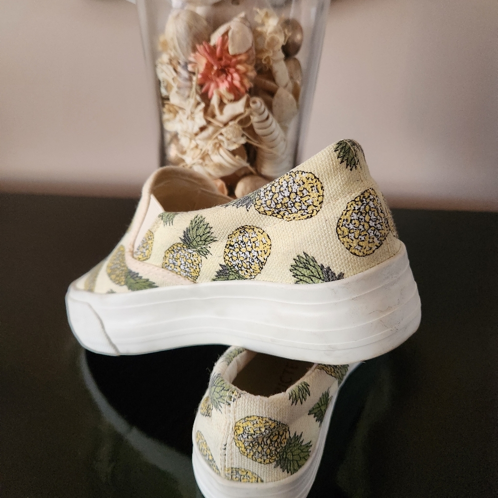 Restricted Pineapple Print Canvas Slip-On Sneakers - Size 6 - Picture 4 of 7